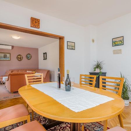 Stunning Apartment In Malinska With Kitchen Zewnętrze zdjęcie