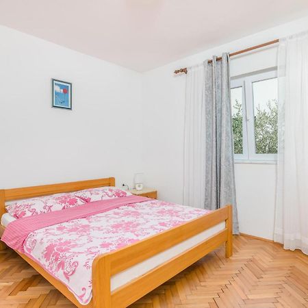 Stunning Apartment In Malinska With Kitchen Zewnętrze zdjęcie