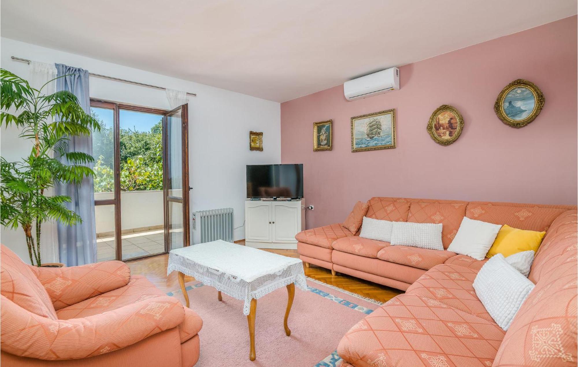 Stunning Apartment In Malinska With Kitchen Zewnętrze zdjęcie
